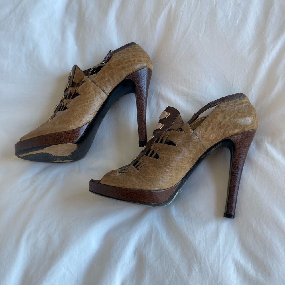 Super Chic, Unique Givenchy Platform Pumpworn Onc… - image 5